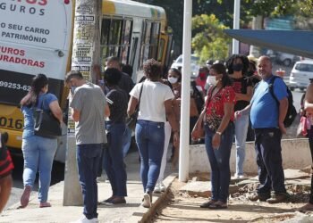 Conselho de Saúde aciona MP para aumentar frota de ônibus em horários de pico