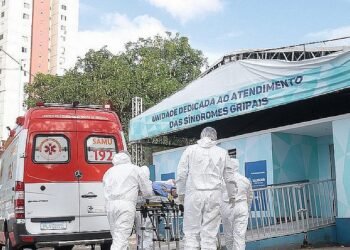 Cerca de 2,2 mil profissionais de saúde estão afastados do trabalho em Salvador
