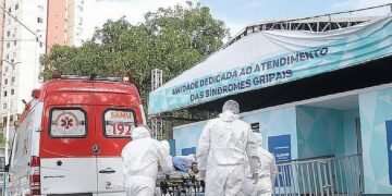 Cerca de 2,2 mil profissionais de saúde estão afastados do trabalho em Salvador