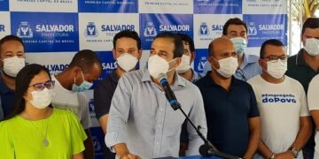 ‘Sensação de estar em acampamento de guerra’, diz prefeito ao anunciar novos leitos