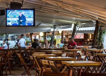 Bares e restaurantes da Bahia serão obrigados a exigir comprovante de vacinação
