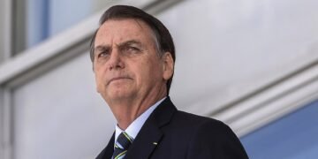 Bolsonaro diz que não tem controle sobre preços dos combustíveis