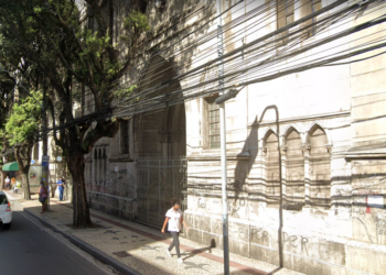 Homem invade e rouba o Convento das Mercês, na Avenida Sete