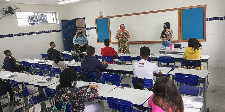 Rui descarta adiar início das aulas na rede estadual: ‘prejuízo é enorme’