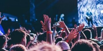 Regiões da BA com 75% de ocupação das UTIs covid só podem ter eventos com 100 pessoas