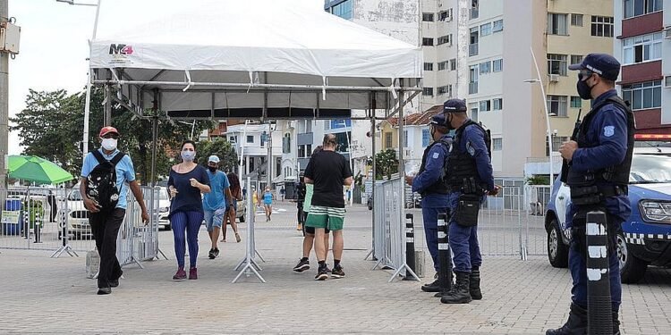 Fiscalização do uso de máscaras será retomada na Orla da Barra