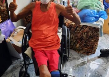 Cadeirante recebe cestas básicas das BCSs de Itinga e Calabar