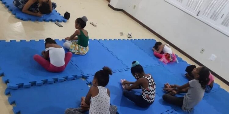 BCS retoma aulas de balé para crianças vulneráveis