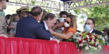 Vice-governador é levado para hospital após passar mal em evento