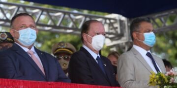 Presidente da ALBA, ao lado de Rui Costa, é agraciado com o Título de Amigo da PM, nos 197 anos da corporação