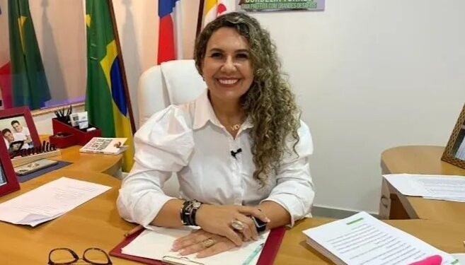 Prefeitura de Eunápolis antecipa salários de servidores