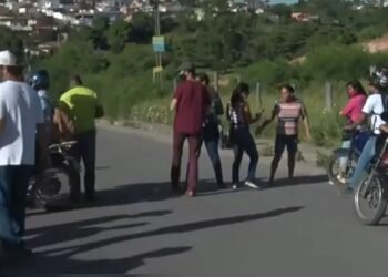 Moradores reivindicam a reconstrução de ruas após fortes chuvas