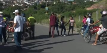 Moradores reivindicam a reconstrução de ruas após fortes chuvas