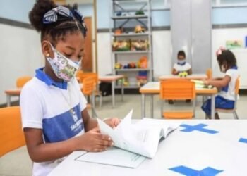 Salvador fará busca ativa de crianças não vacinadas em escolas