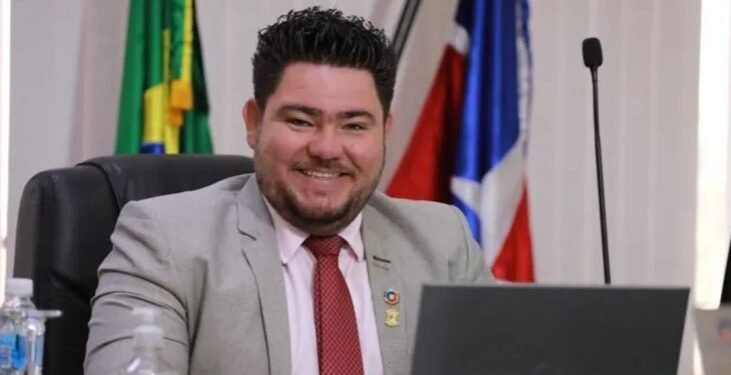 Presidente da Câmara compra alimentos em loja de cosméticos