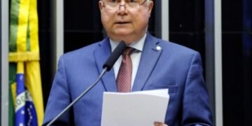 Azi diz que governo usa devolução de recursos de respiradores para encobrir caso da Hempcare: ‘Dois anos sem resposta’