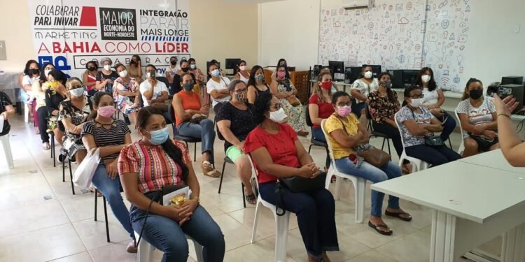 Merendeiras de escolas municipais recebem capacitação