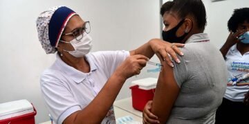 Adultos de 40 a 49 anos são maioria entre os faltosos da 3ª dose contra covid-19