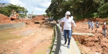 Prefeitura vistoria obras de requalificação do Mané Dendê, no Subúrbio
