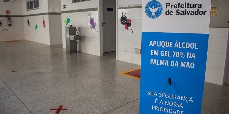 Bruno destaca avanço de vacinação e pede que pais levem filhos às escolas