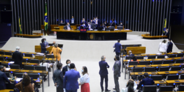 Veja como votaram deputados baianos na PL que muda registro de agrotóxicos