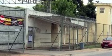Quatro detentos serram cela e fogem de presídio em Feira de Santana