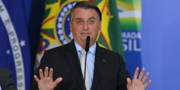 Bolsonaro volta a chamar nordestinos de ‘pau de arara’: ‘Pô, é isso aí’