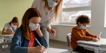 Volta às aulas exige cuidados para evitar transmissão de doenças virais respiratórias