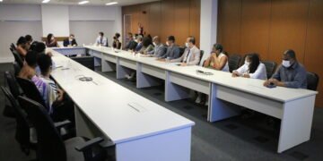 Secretário da Segurança recebe famílias da Gamboa e movimentos sociais