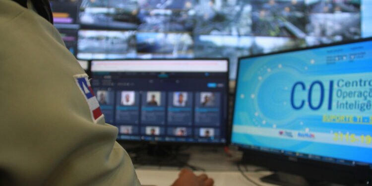 Procurado por roubo é encontrado após alerta de tecnologia