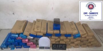 Cerca de 61 kg de maconha encontrados pela Cipe Sudoeste