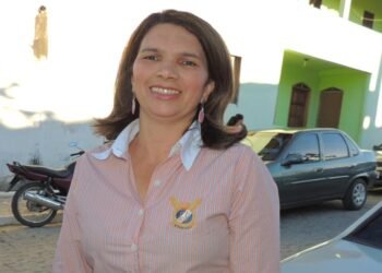 Após promessa, gestão de Aracatu deixa professores sem aumento