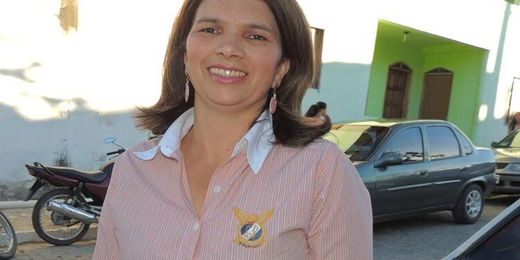 Após promessa, gestão de Aracatu deixa professores sem aumento