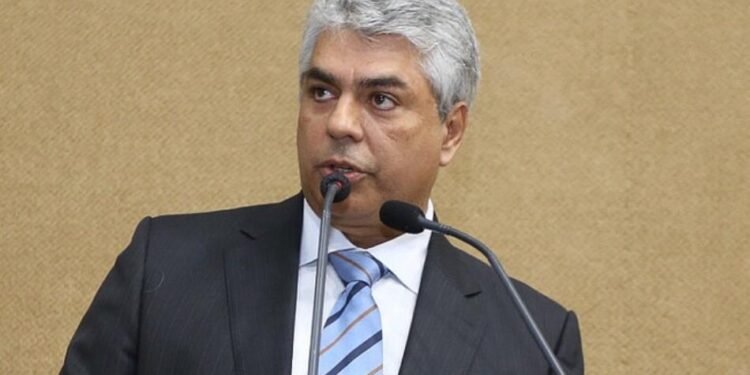 Leão segue na base se for candidato a governador, diz Robinho