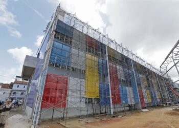 Obras de escola avançam no bairro Vila Canária, em Salvador; investimento é de R$ 22 milhões