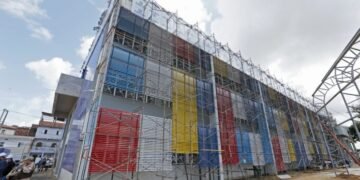 Obras de escola avançam no bairro Vila Canária, em Salvador; investimento é de R$ 22 milhões