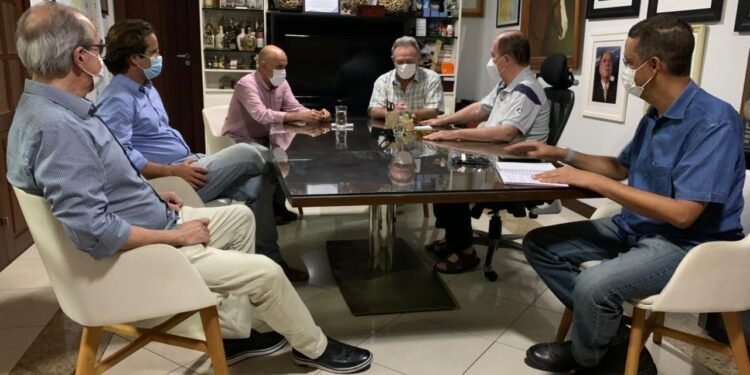 Investidor do Oriente Médio se impressiona com potencial sucroenergético e viticultor da Bahia