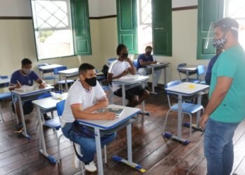 Estudantes da rede estadual são finalistas com 17 projetos na Febrace; professora concorre a prêmio destaque