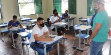 Estudantes da rede estadual são finalistas com 17 projetos na Febrace; professora concorre a prêmio destaque