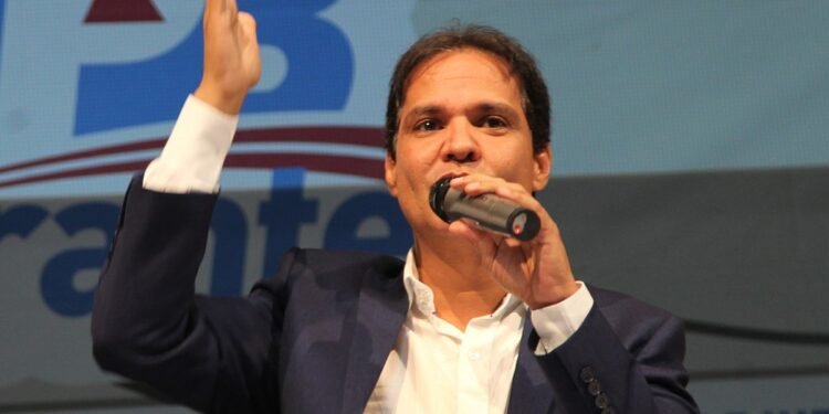 Eures Ribeiro sai do Executivo para se candidatar a deputado estadual