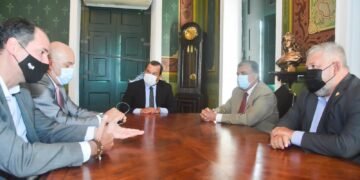 Geraldo Júnior dá posse a Augusto César Santos Almeida como assessor de Infraestrutura e Conselho Geral da Presidência