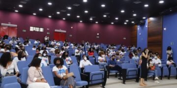 Jovens de Salvador e Camaçari recebem certificados de qualificação profissional