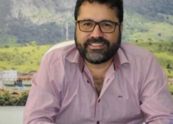 Professores acusam prefeito de não pagar reajuste