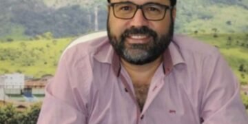 Professores acusam prefeito de não pagar reajuste