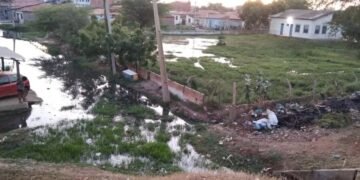 População de Xique convive com água misturada a esgoto