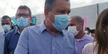 Uso de máscaras em ambientes abertos pode ser liberado em abril, diz Rui