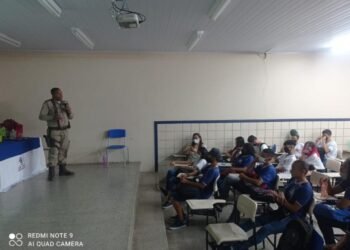 83ª CIPM leva conhecimento e demonstração com cães para estudantes