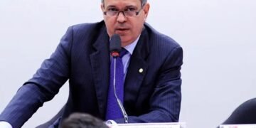 Félix denuncia golpistas que usaram seu nome em mensagens