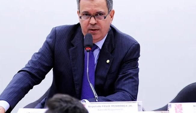 Félix denuncia golpistas que usaram seu nome em mensagens