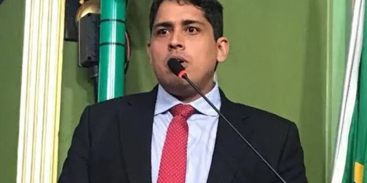 Filiado ao Podemos, vereador anuncia apoio a Roma e Bolsonaro